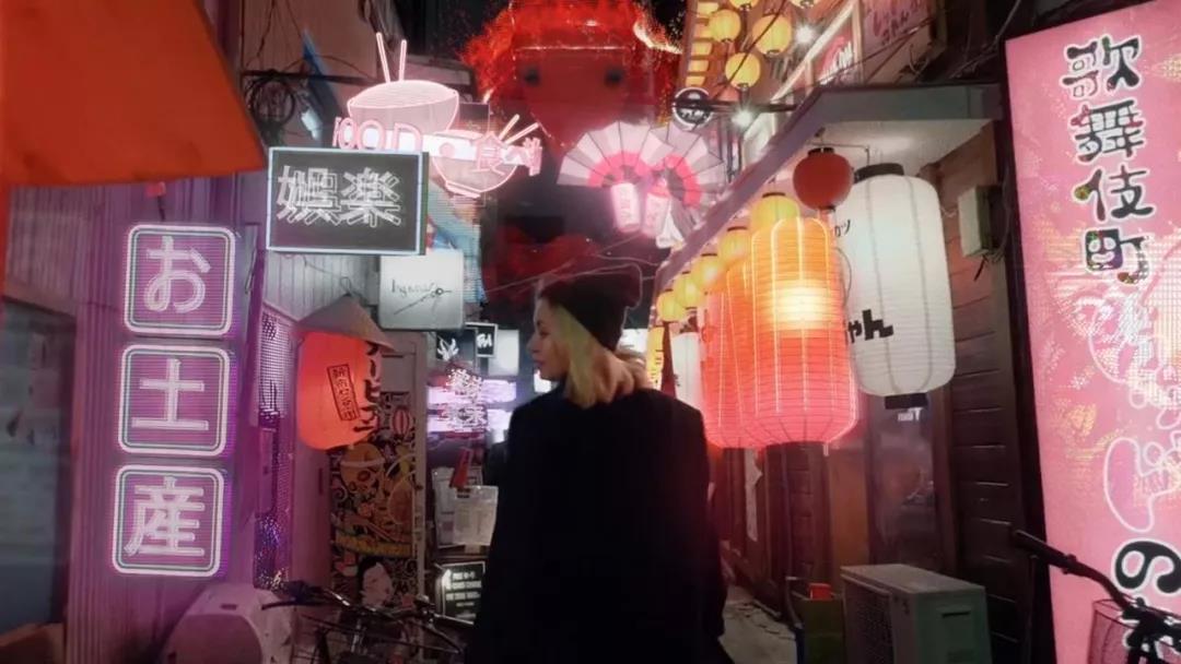實(shí)拍加合成，攻殼特工隊(duì)風(fēng)格視頻制作場景美女街道.jpg