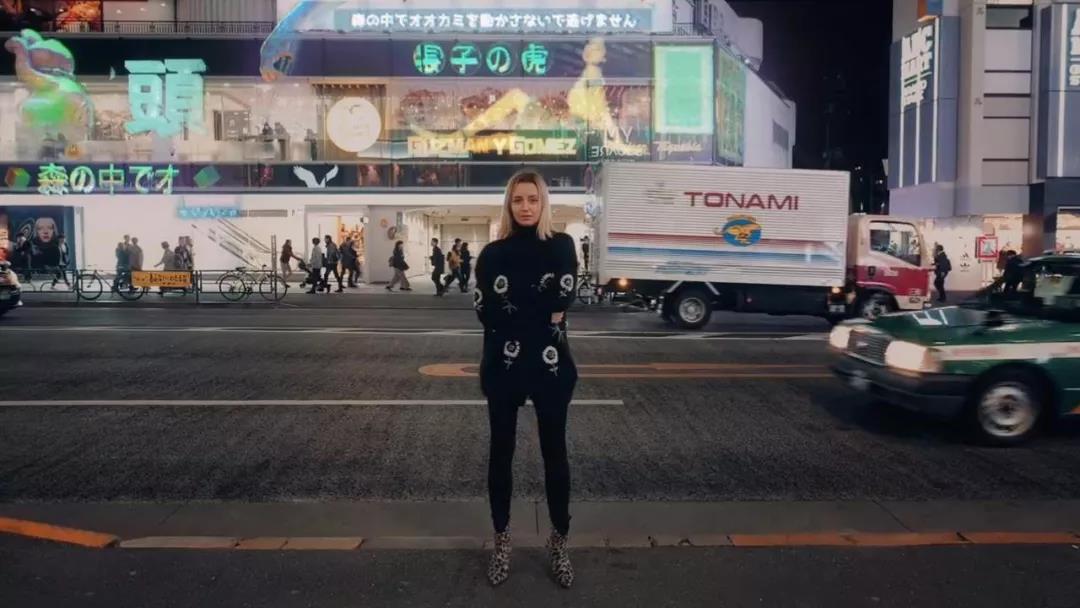 實(shí)拍加合成，攻殼特工隊(duì)風(fēng)格視頻制作場景美女街道正街.jpg