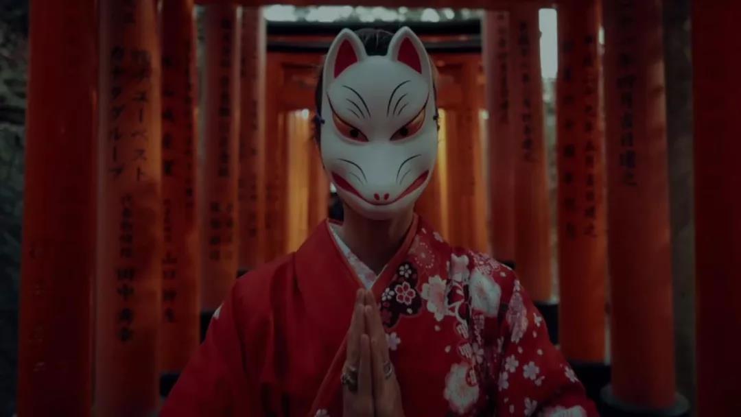 實(shí)拍加合成，攻殼特工隊(duì)風(fēng)格視頻制作場景美女面具.jpg