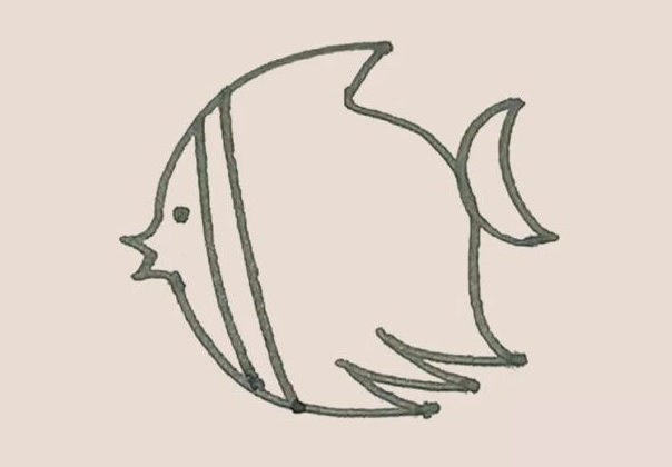 然后在里面點上小黑點的眼睛，以及畫下來兩條豎線作為條紋。.png