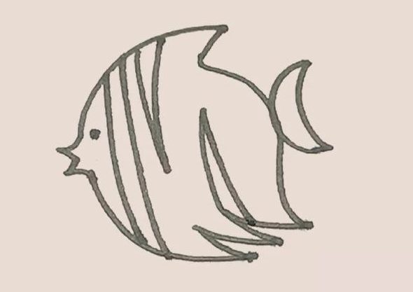 接著再畫上兩個細長三角形的條紋作為裝飾。.png